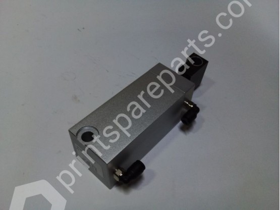 Pneumatic cylinder